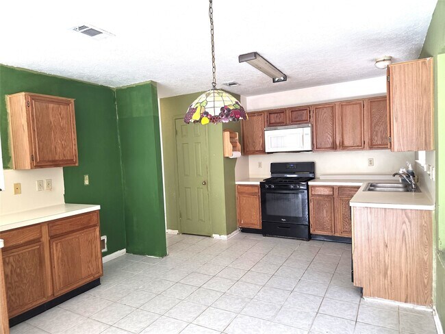 Building Photo - 17006 Dusty Mill Dr E