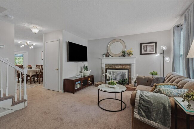 Building Photo - 107 Barbary Ct