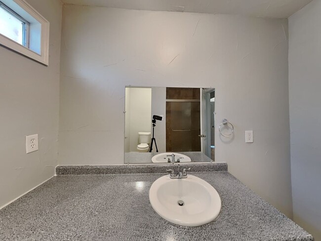 Building Photo - Updated 4-Bedroom Corner Lot Home with Granite Kitchen in Irving, TX