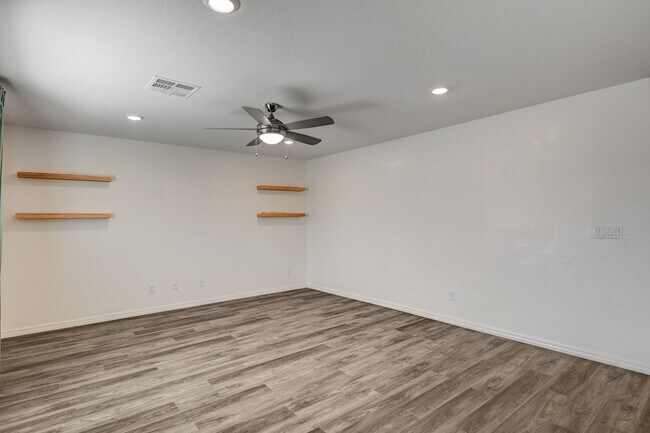 Building Photo - Upgraded 5 bedroom home in Cul-De-Sac!!