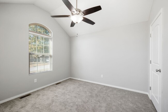 Building Photo - 4 Bedroom Home in Willard School Districts