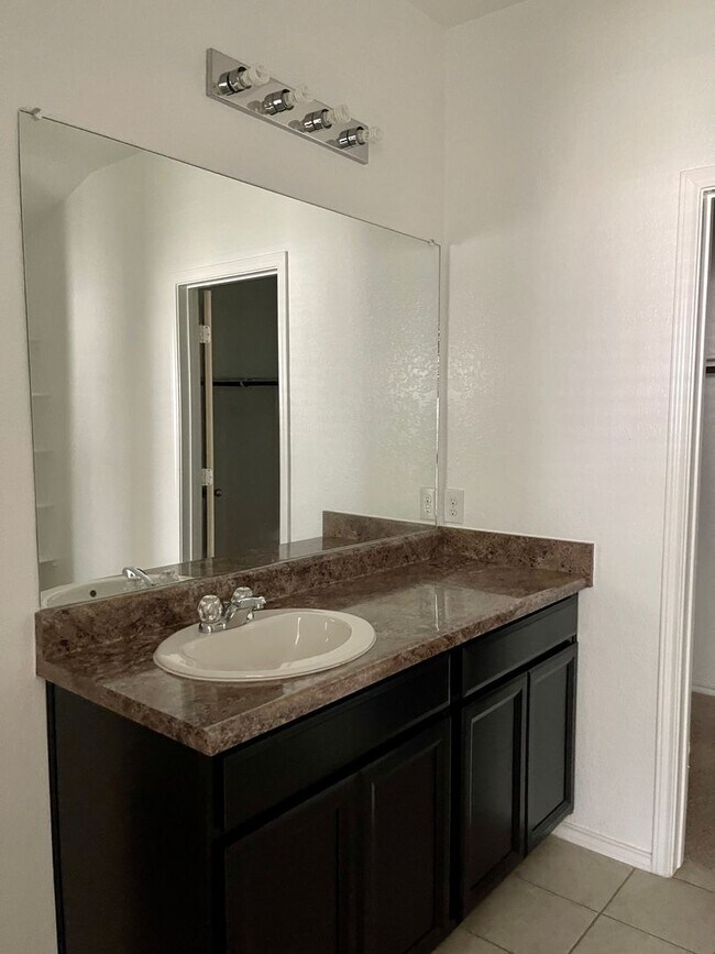 Building Photo - 1600 Nolte Farms Dr