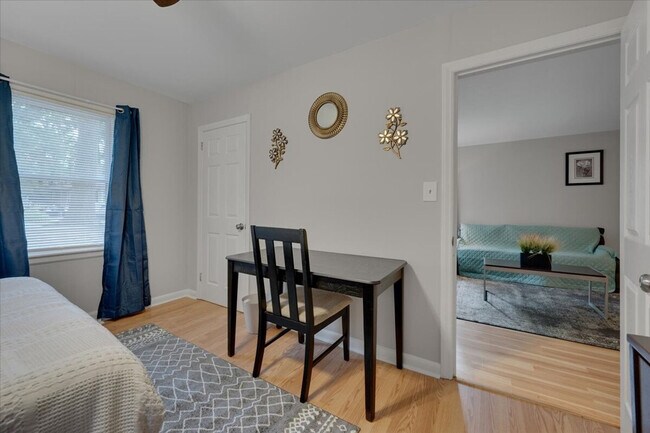 Building Photo - 803 W Markham Ave