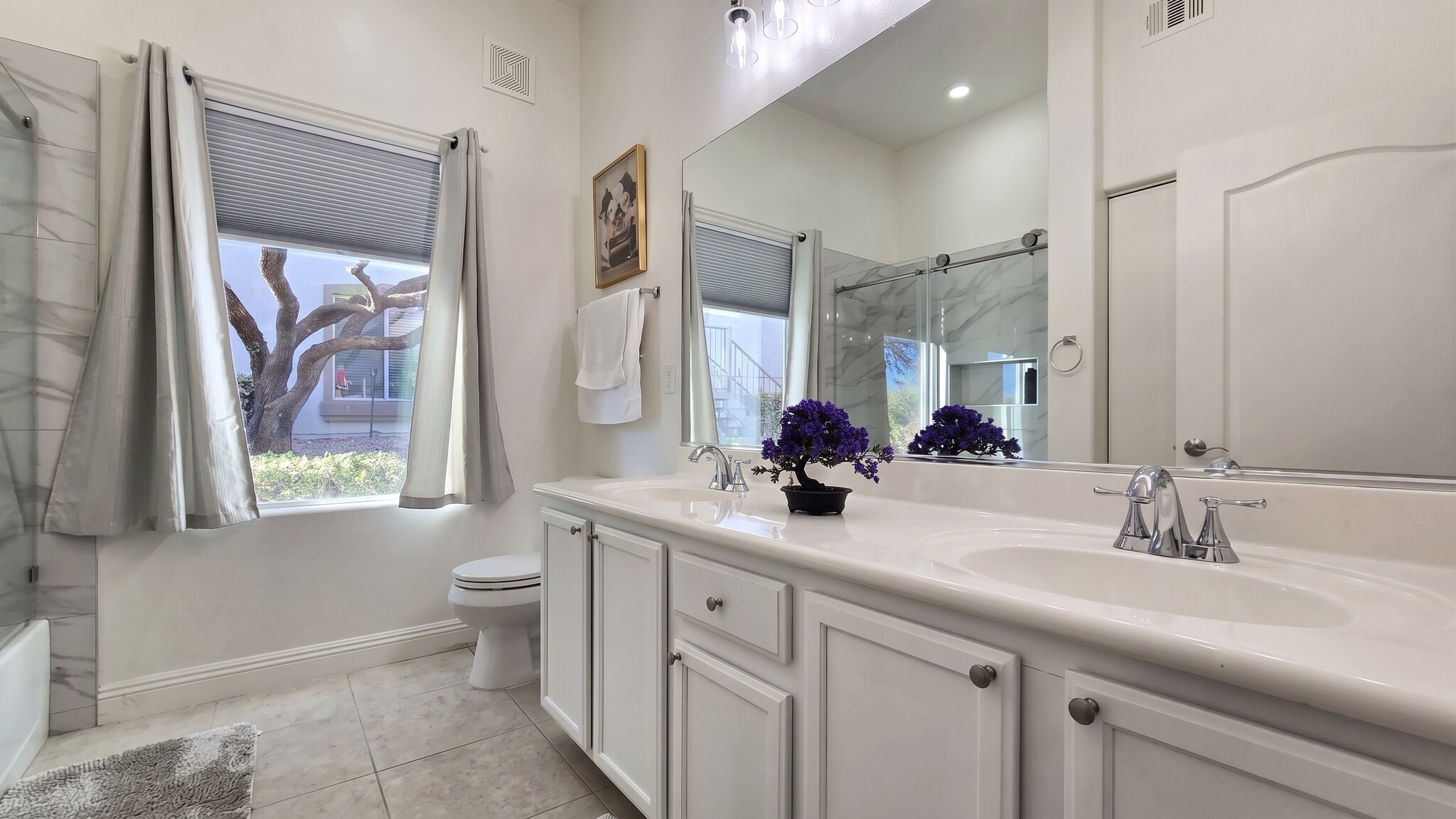Building Photo - 2305 W Horizon Ridge Pky