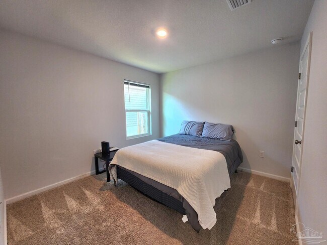 Building Photo - 5621 Guinevere Ln