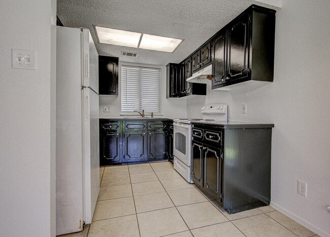 Building Photo - 1200 Westcott Dr