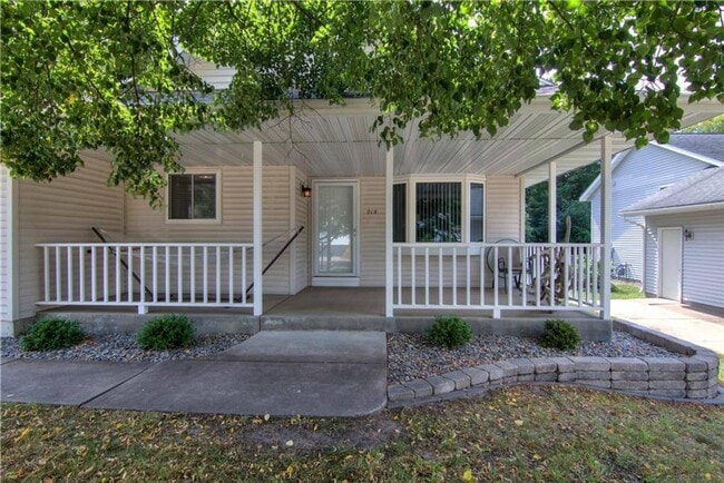 Building Photo - 715 Hewitt St