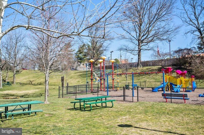 Building Photo - 3705 S George Mason Dr