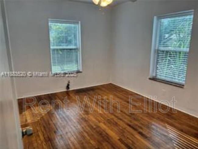 Building Photo - 1842 Funston St