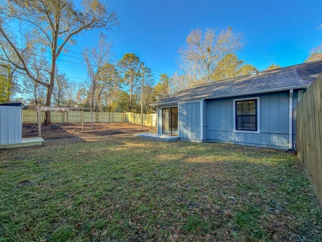 Building Photo - LOVELY & Modern NW 2/1 w/ New Flooring & Huge Privacy Fenced Yard that Inc Lawn Maintenance! Avai...