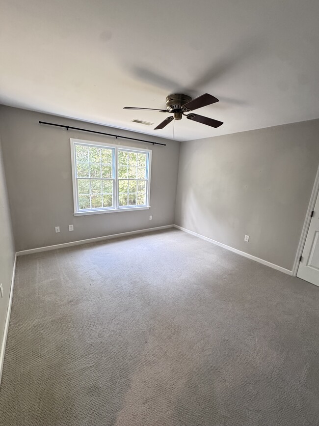 Building Photo - 1884 Dovonshire Rd S W