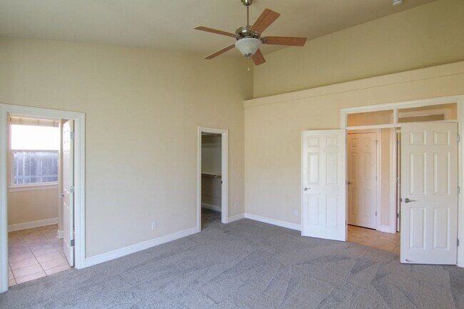 Building Photo - Spacious Home Near Mountain View School with a 3 Car Garage