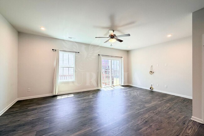 Building Photo - 428 Cross Country Way