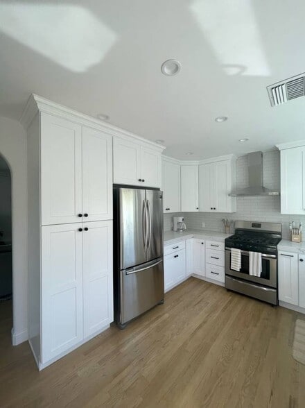 Kitchen and fridge - 1644 Wellesley Ave