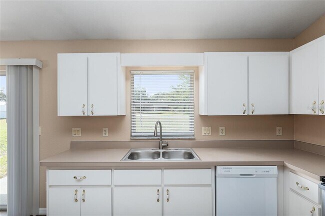 Building Photo - 2 Hemlock Radial Ct
