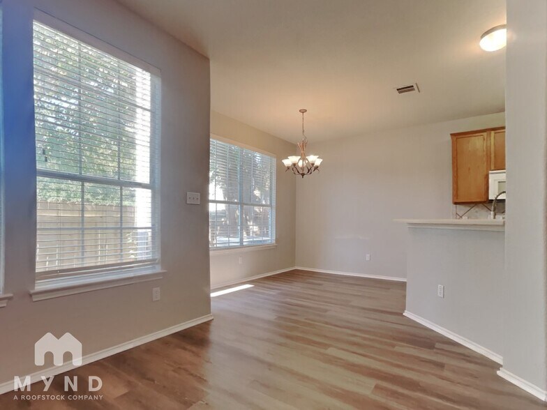 Building Photo - 2632 Century Park Blvd