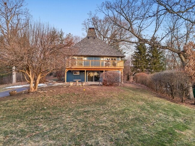 Building Photo - 23460 W N Lakewood Ln