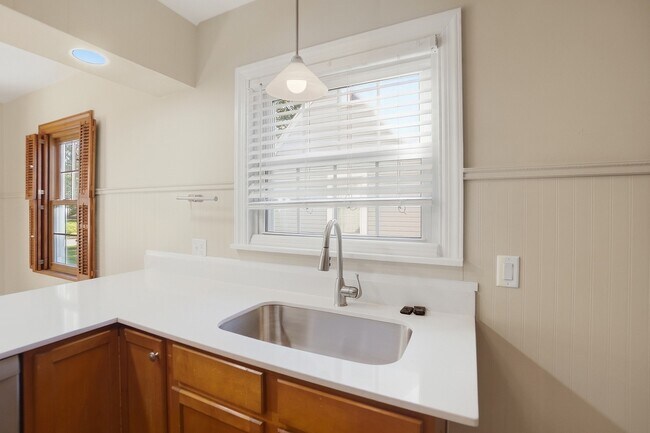 Building Photo - 1028 Colwick Dr