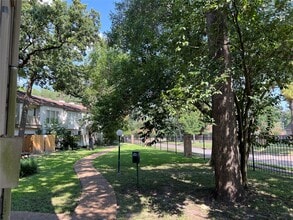 Building Photo - 2100 Tanglewilde St