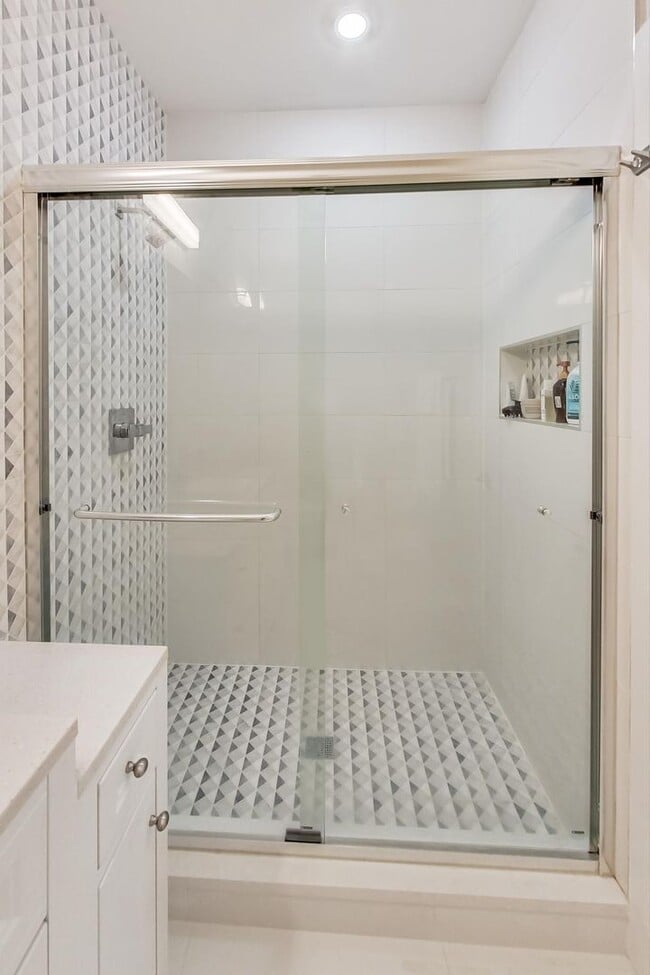 Building Photo - 1638 K St NE
