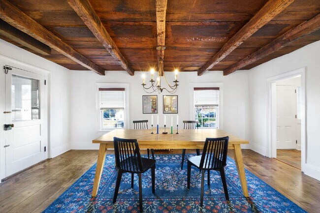 Building Photo - Historic Mendham Home