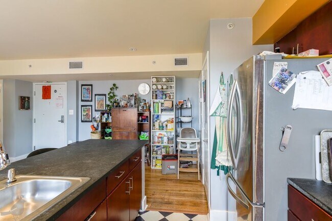 Building Photo - 420 16th St SE