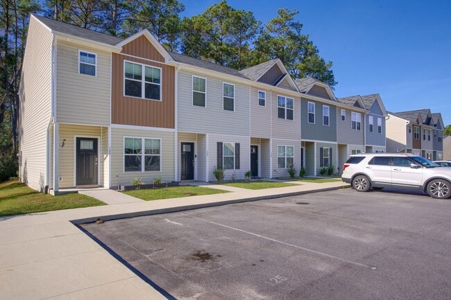 Building Photo - Charming 2-Bed, 2.5-Bath Townhome