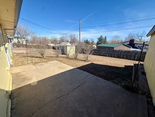 Building Photo - Large 3 Bedroom, 1 Bath Ranch Style Home in South Loveland, CO