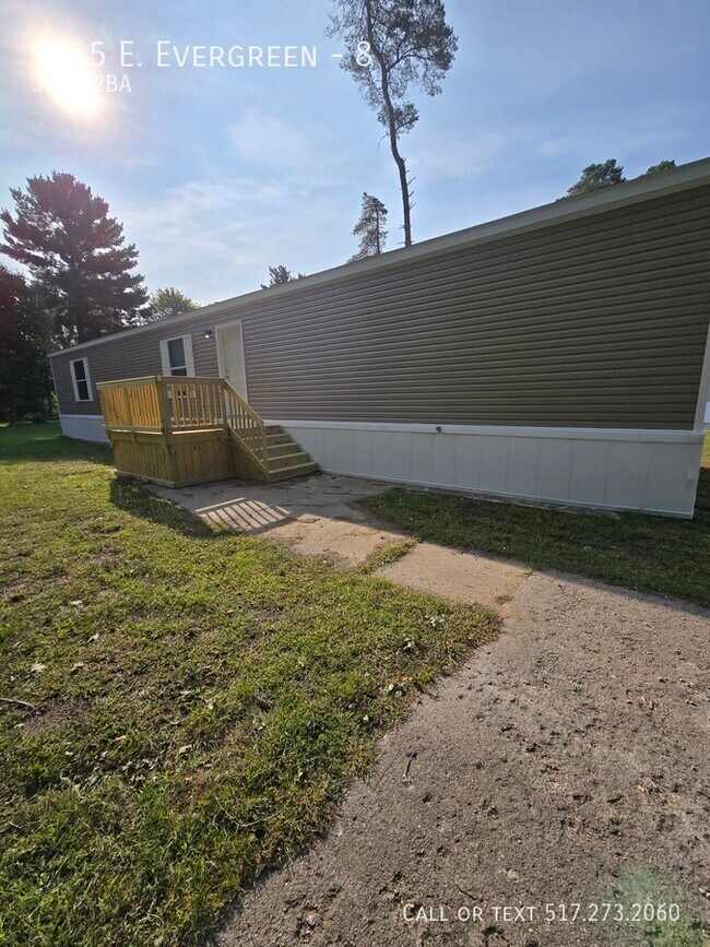 Building Photo - 2145 E. Evergreen-8