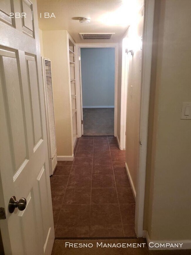 Building Photo - 2562 N Maroa Ave