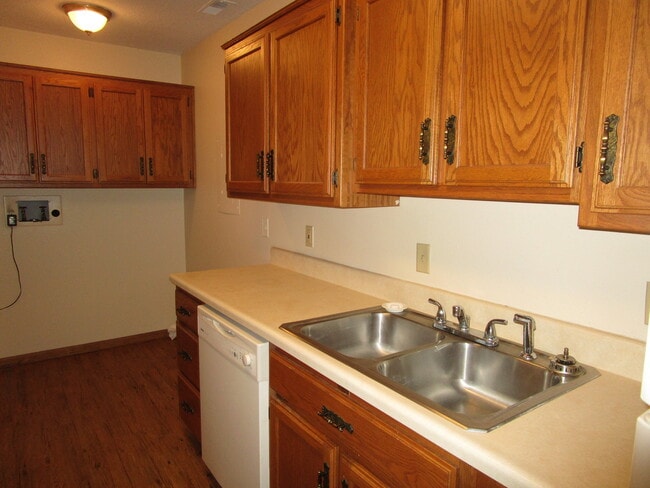Building Photo - New Listing in Albion!!!
