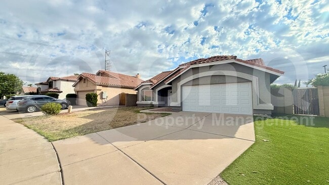 Building Photo - 307 N Red Rock St