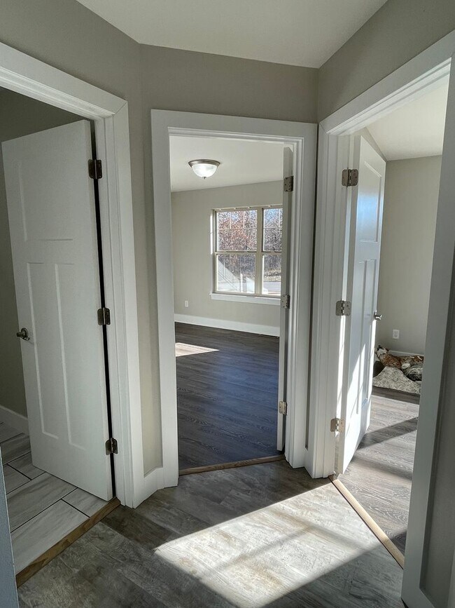 Building Photo - Built in 2020! 3 Bed 2 Bath w/ FENCE and UF Walk Out Basement