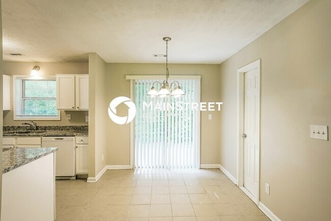 Building Photo - 3 Bedroom Pet-Friendly Home in UNION CITY, GA with Main Street Renewal