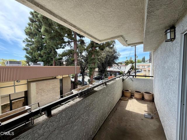 Building Photo - 156 S Oak Knoll Ave