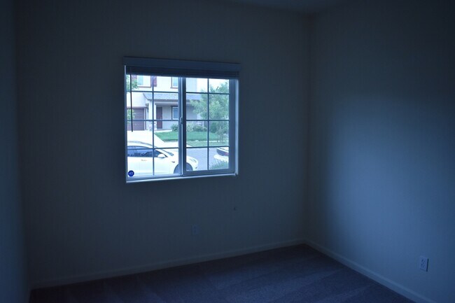 Building Photo - 662 Pegasus Dr
