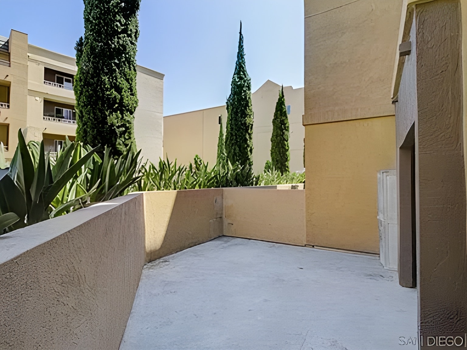 Building Photo - 3550 Lebon Dr