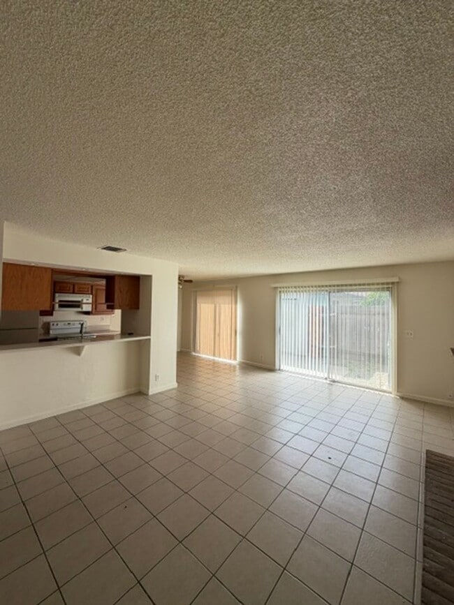 Building Photo - Beautiful 2 Bedroom and 2.5 Bathroom Condo $1,775.00