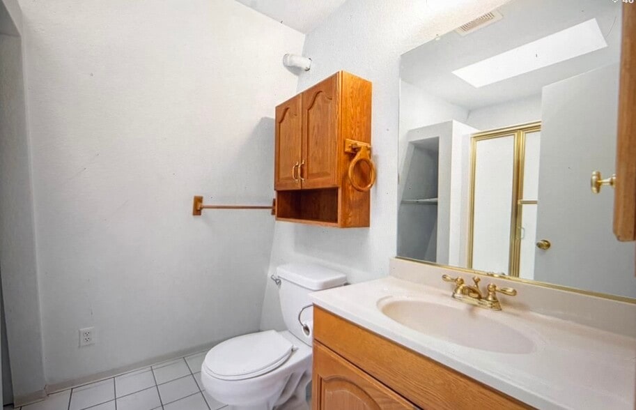 Building Photo - 542 Cottage Ln