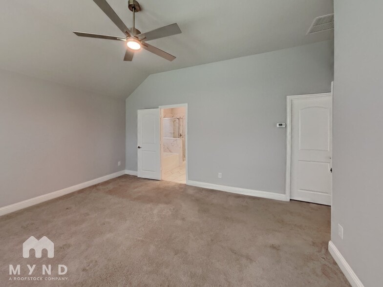 Building Photo - 552 Bradley Dr