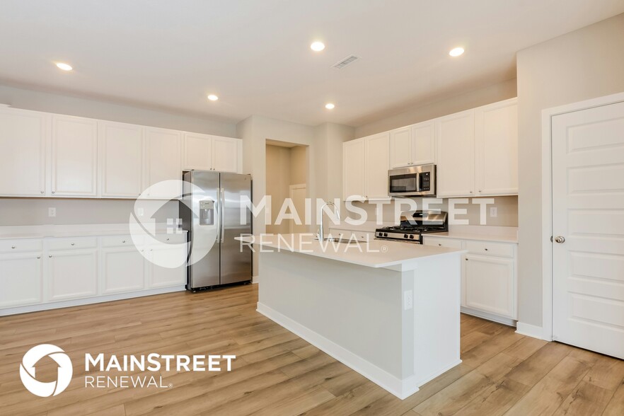 Building Photo - 9225 Larson Dr