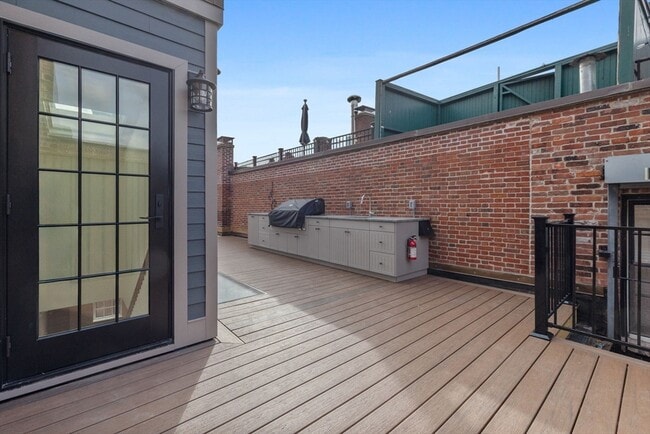 Building Photo - 2 Byron St