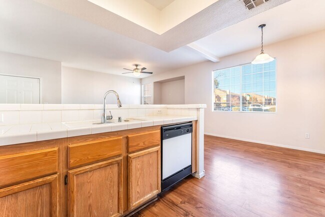 Building Photo - Spacious Updated 2-Bedroom Condo in Gated Community!