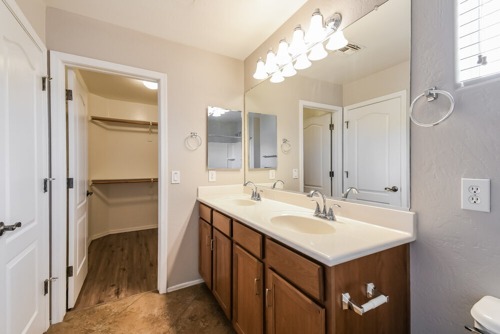Building Photo - 4145 E Carla Vista Dr
