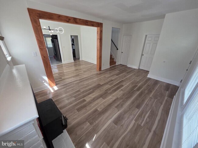 Building Photo - 5815 Robin Ln