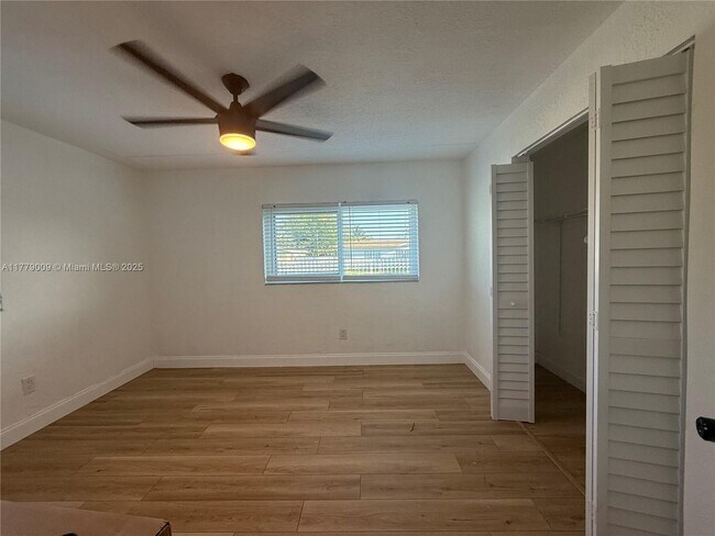 Building Photo - 1040 SW 30th Ave