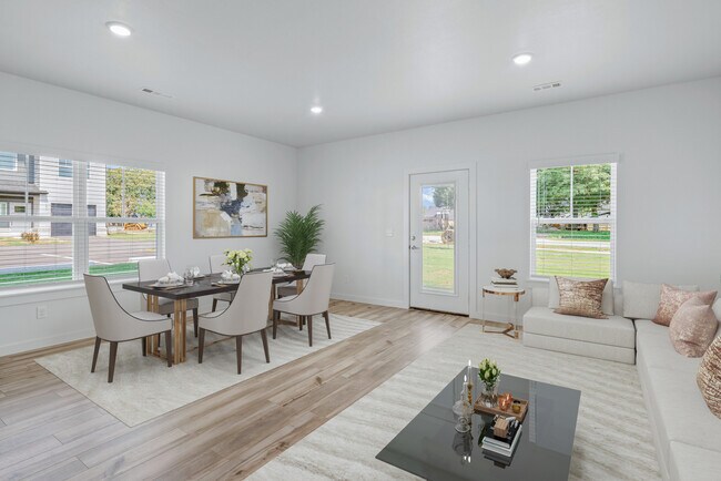 Building Photo - 581 W Pickens Rd