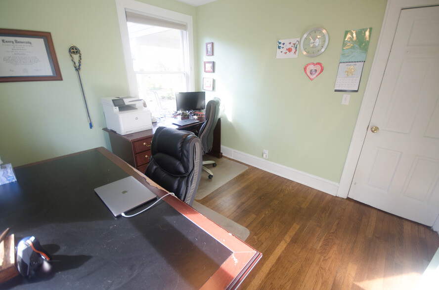 Downstairs bedroom - 121 Brower Street