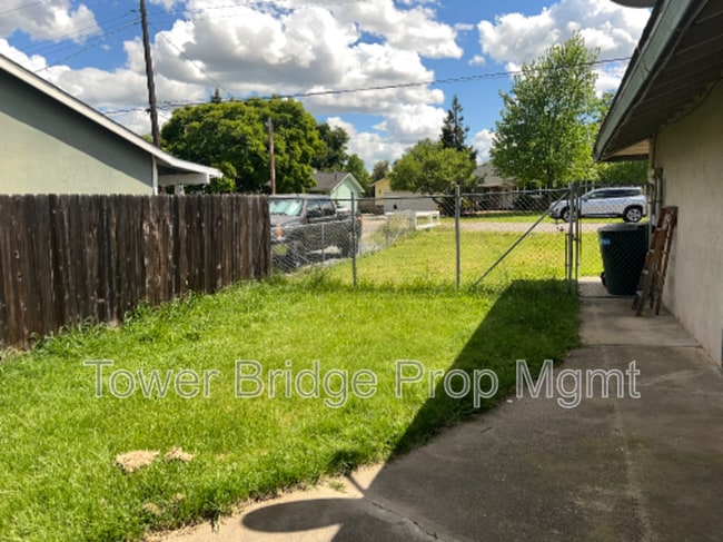 Building Photo - 8935 Leedy Ln