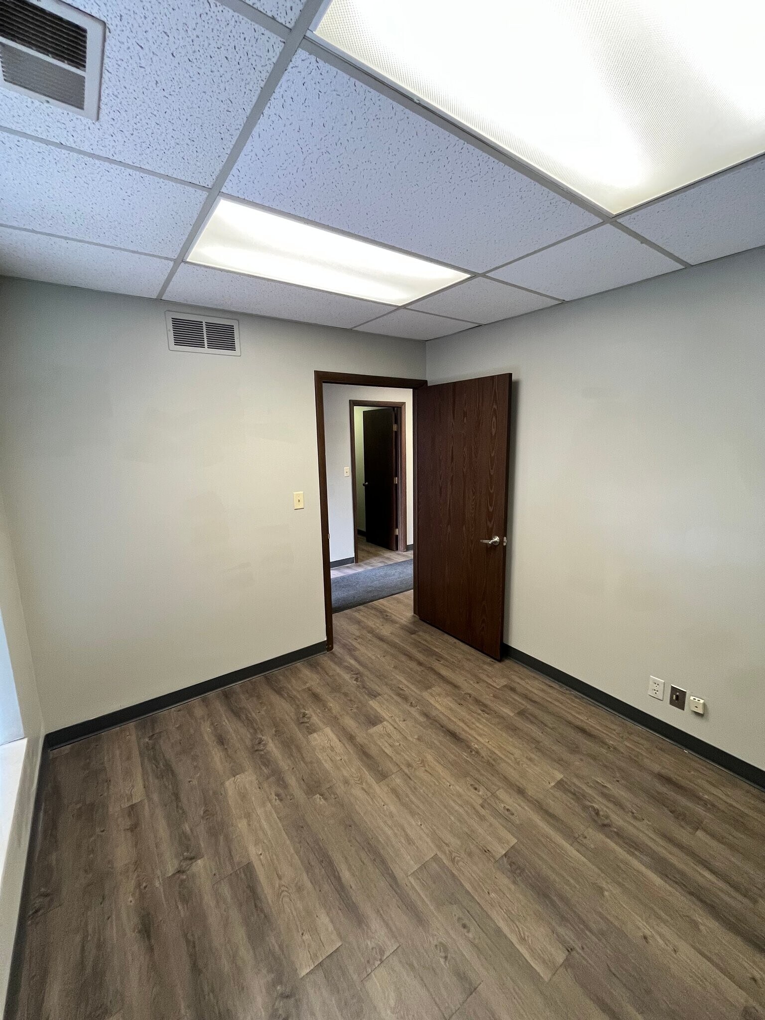 Building Photo - 1000 N 21st St